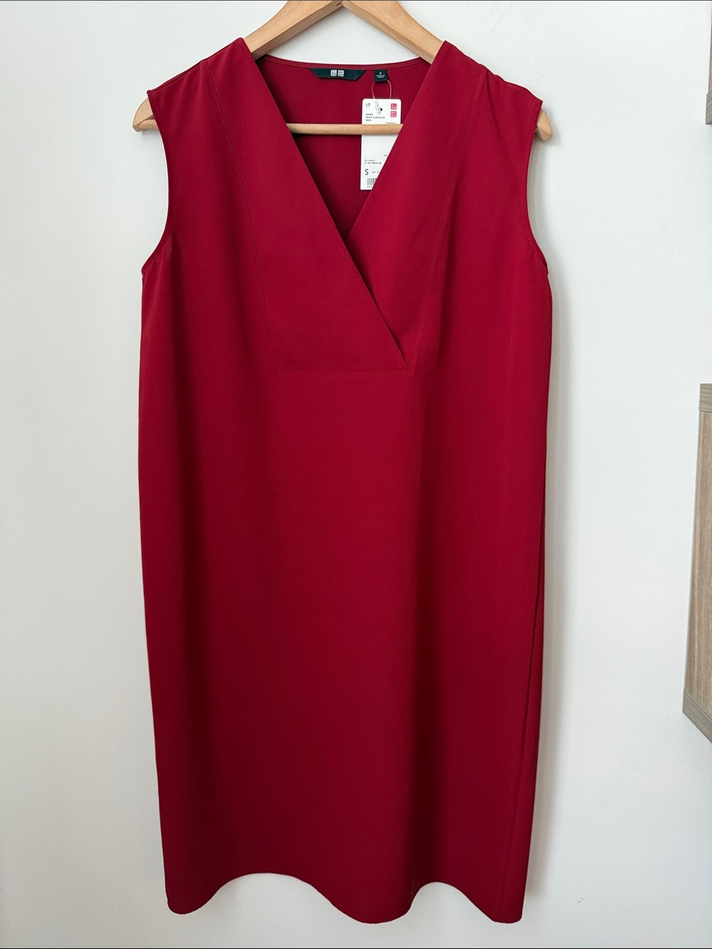 Uniqlo Sleeveless V-Neck Crimson Shift Dress